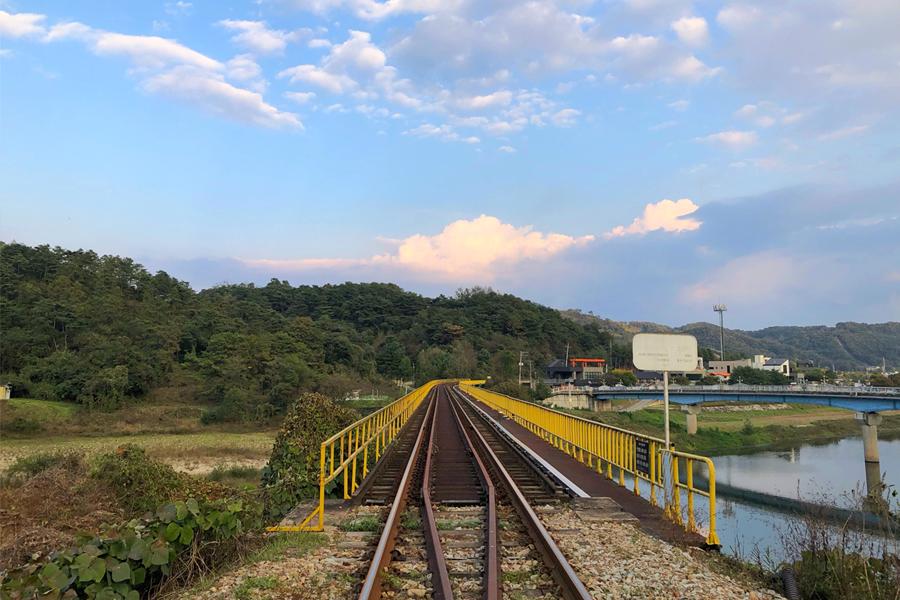 鐵路腳踏車的廢棄鐵道，帶來不同以往的旅途中看見的景色。