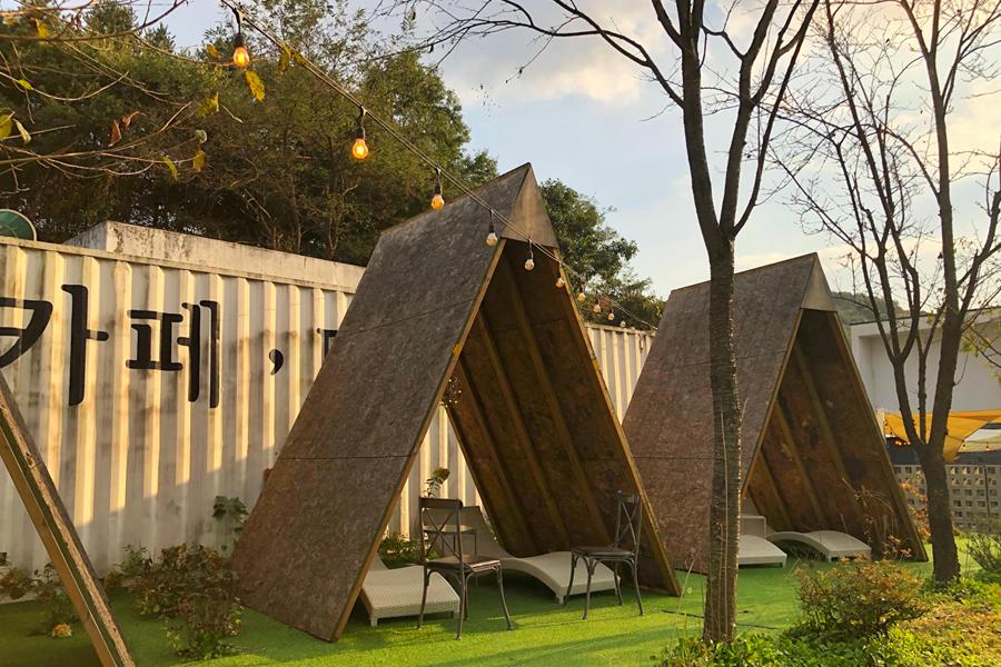 ROTONDA咖啡廳戶外座位區，適合享受大自然的懷抱，獨有南韓鄉村情懷。