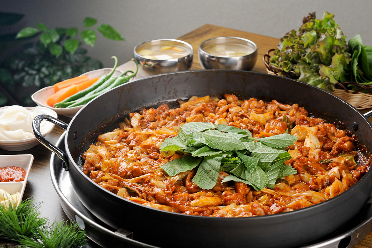 korean food dakgalbi spicy stir-fried chicken