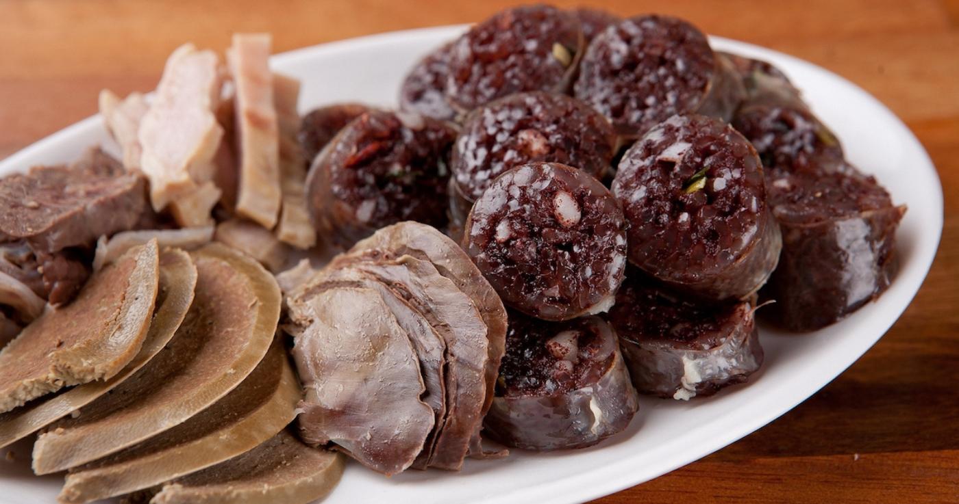 Ex dipendente di una fabbrica di sundae (salsicce coreane) rivela condizioni orribili