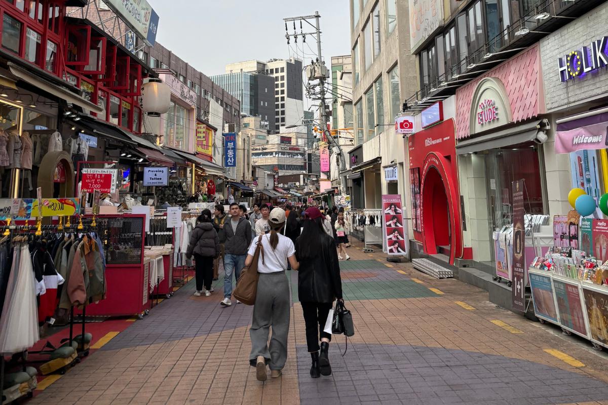 首爾弘大街景｜年輕人最愛嘅人氣髮型屋集中地