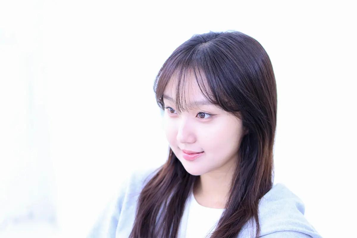 หญิงสาวพร้อมทรงผมที่มีการจัดทรงระดับมืออาชีพที่สตูดิโอแต่งหน้า Roa Makeup ฮงแด