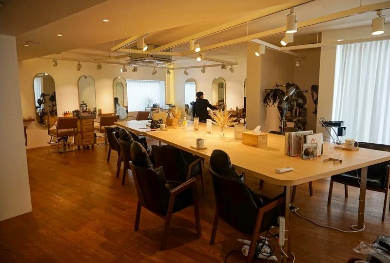 Hongdae Beauty Guide: AM:TON warm interior