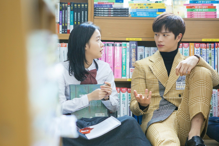 《孤单又灿烂的神－鬼怪》角色在树林中漫步，韩剧梦幻画面