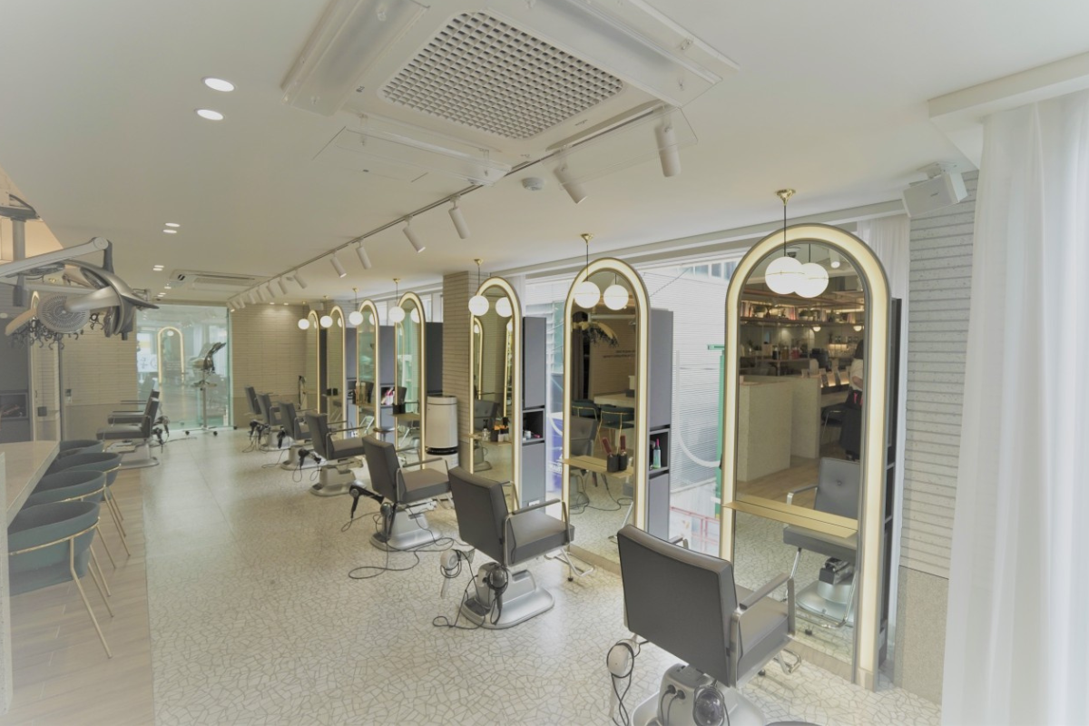 JUNO HAIR髮廊內部氛圍，經典韓式服務與現代美學的結合。