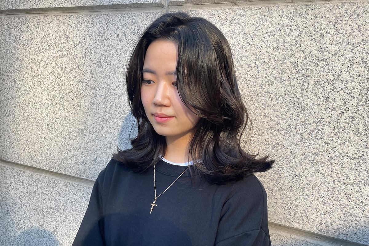 韓国ソウル清潭洞VOID CHEONGDAMでカールヘアスタイルを施した後ろ姿