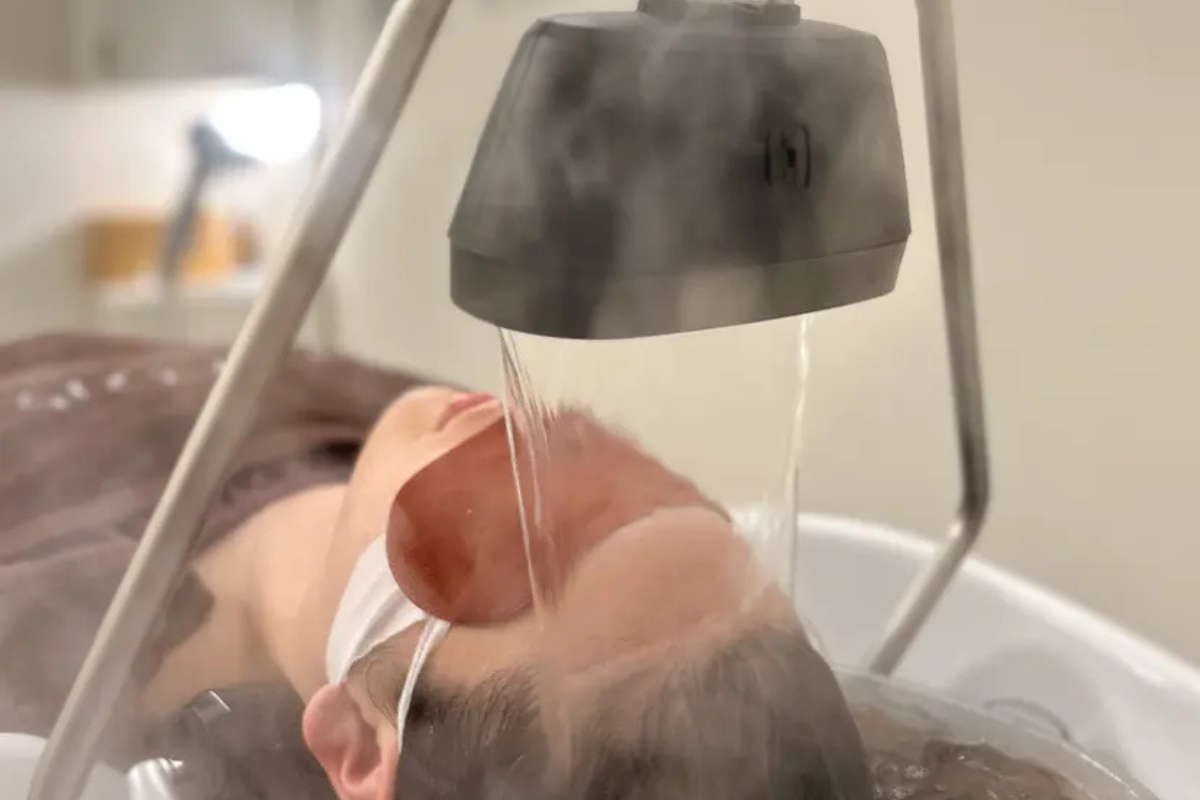 位於Tiny Beauty的專業頭皮護理程序，包含洗護療程的細緻服務。