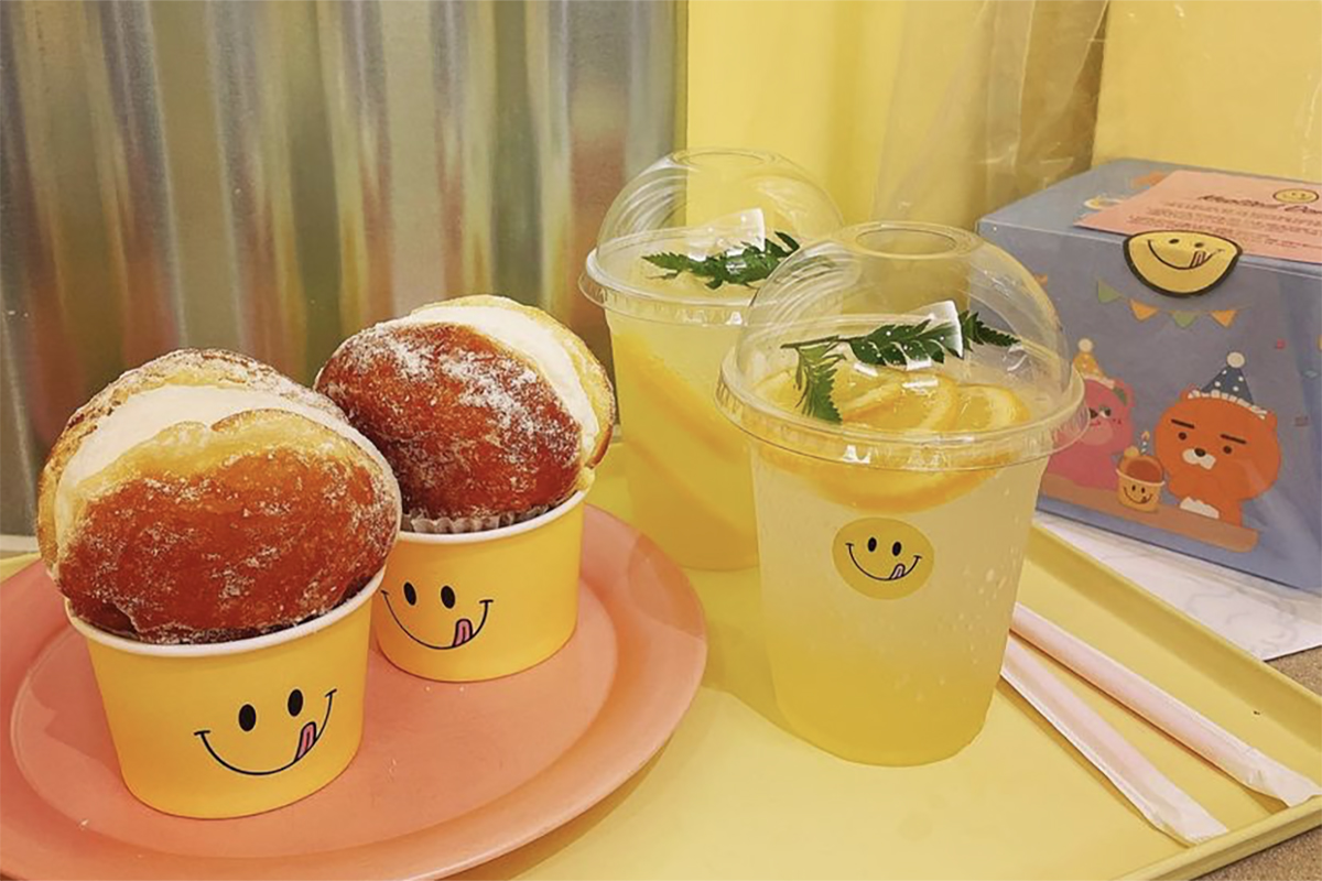 bánh donut và nước chanh ở Cafe Knotted Gangnam Kakao  카페 노티드 강남 카카오 seoul