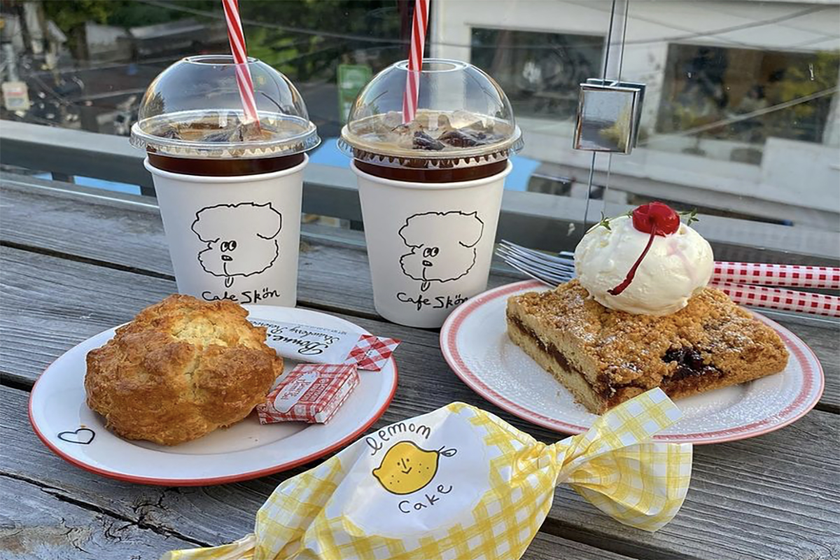 bánh và cafe ở Cafe Skön 카페 스콘 seoul