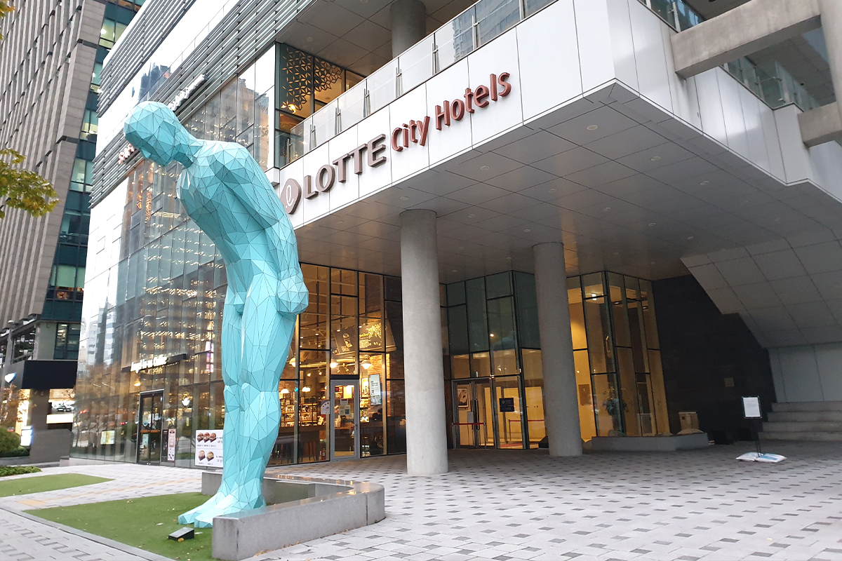 Another view of the front entrance of Lotte City Hotel Myeongdong