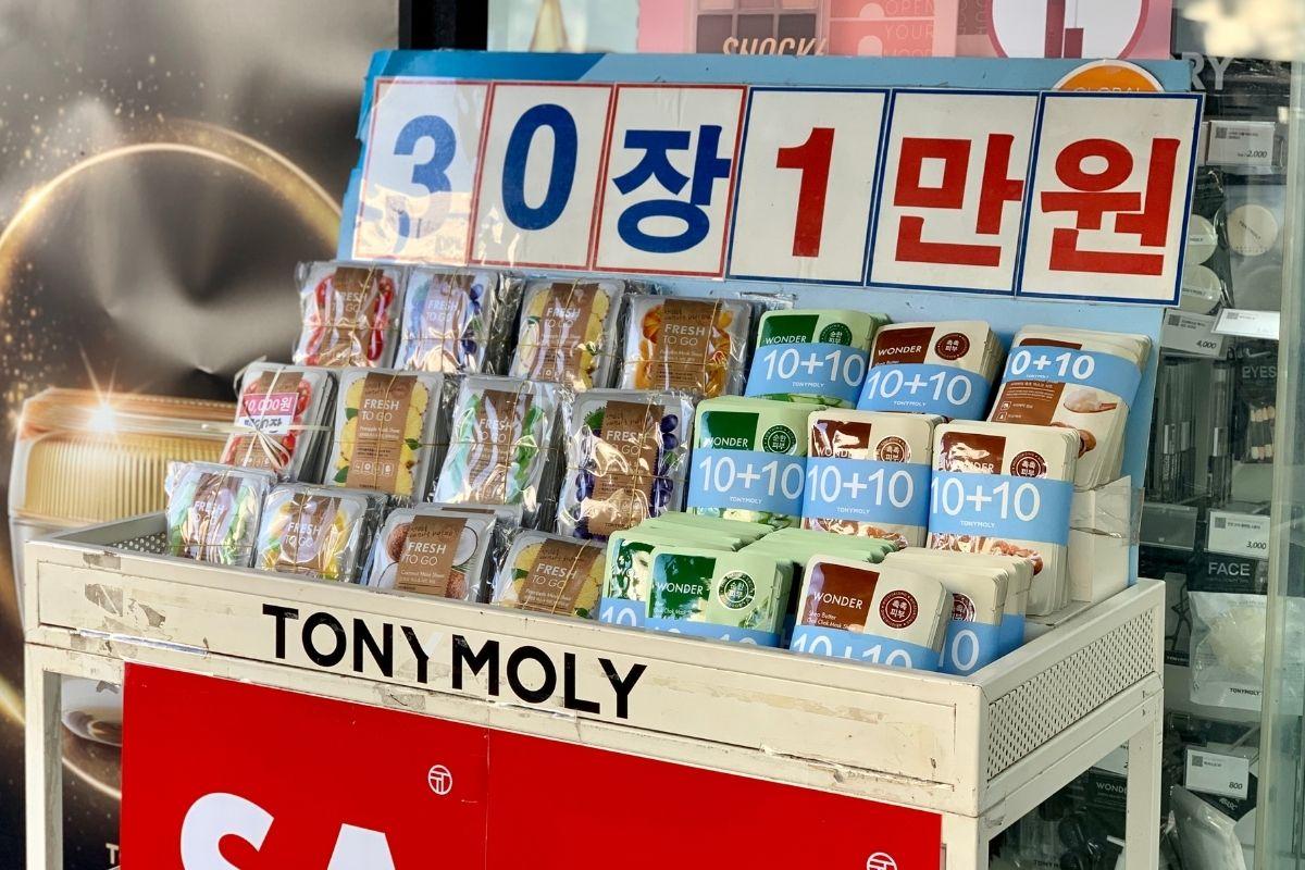 mặt nạ ở cửa hàng Tony Moly (토니모리) ở insadong 