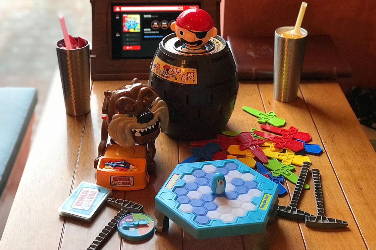 เกมเกาหลี韓国、韓国旅行、韓国観光、ソウル、ソウル旅行、江南、カンナム、韓国アクティビティ、江南遊び、ボードゲーム、射撃、人生4カット、プリクラ、写真撮影、猫カフェ、タロット占い