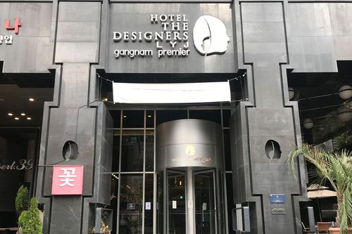 bên ngoài khách sạn Hotel The Designers LYJ - Gợi ý 5 khách sạn sang trọng giá cả hợp lý hot nhất Gangnam