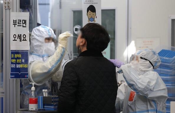 コロナ19新規確診者、休日にも2000人台を記録