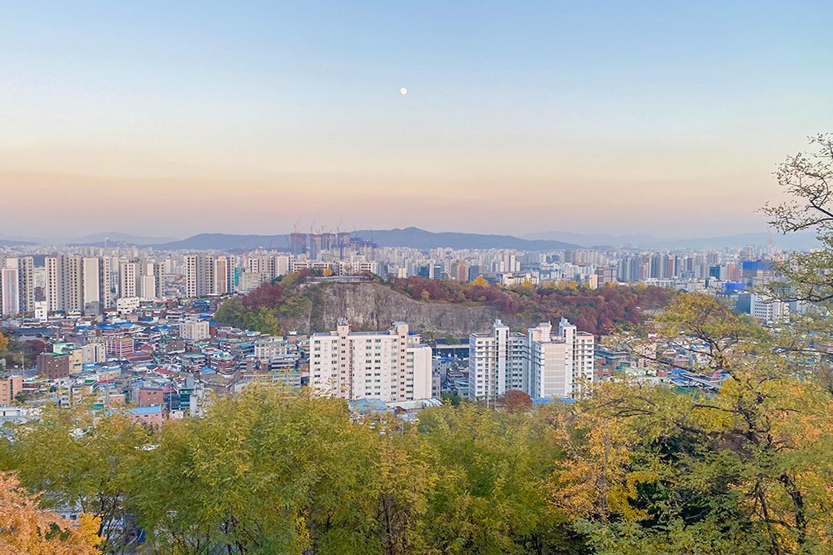 韓国旅行、ソウル旅行、鍾路、チョンノ、東廟前駅、昌信崇仁採石場展望台、都市再生事業、カフェラクダ、ソウル一望