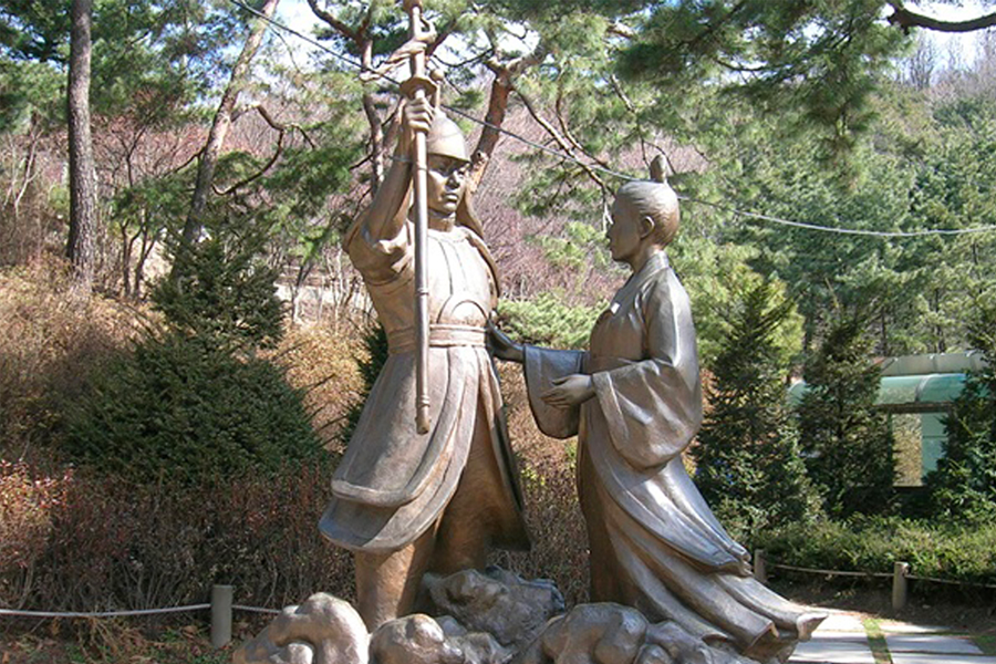 平岡公主與渾脫的雕像，描述高句麗時代的傳奇故事