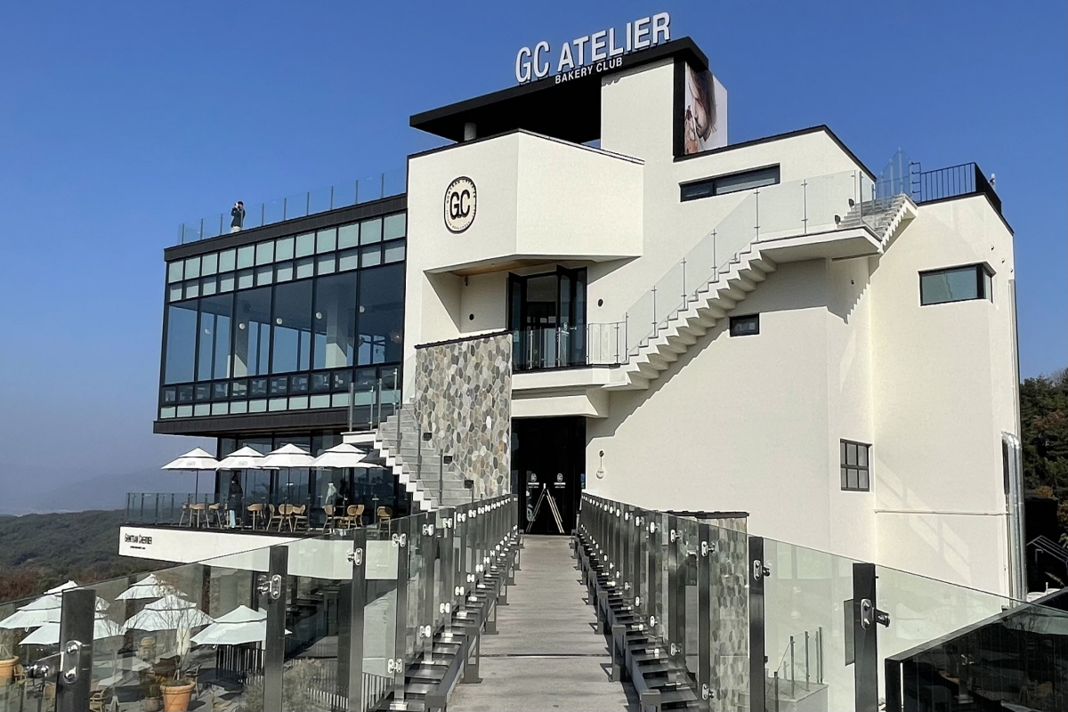 คาเฟ่ชุนชอน: Gontran Cherrier | ข้อมูล