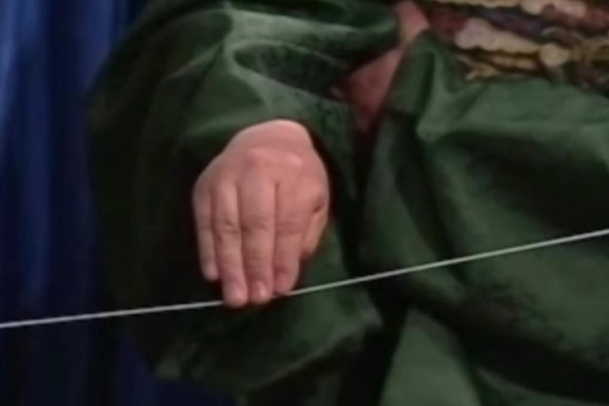 Дэ Жан Гүм үнэн түүх үү? - судсыг утастай барьж буй