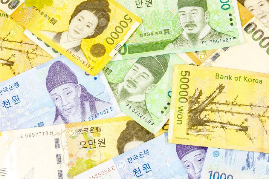 韓國紙幣與硬幣，展示不同面額和設計的貨幣