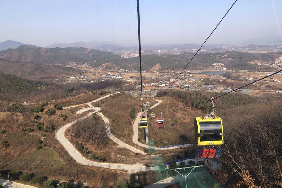 강화 씨사이드리조트의 케이블카 – 승객들이 환상적인 경치를 감상할 수 있는 케이블카 모습
