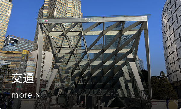 ソウル地下鉄駅のエントランスの写真、韓国交通ガイドのリンクアイコンあり：蚕室までのアクセス情報