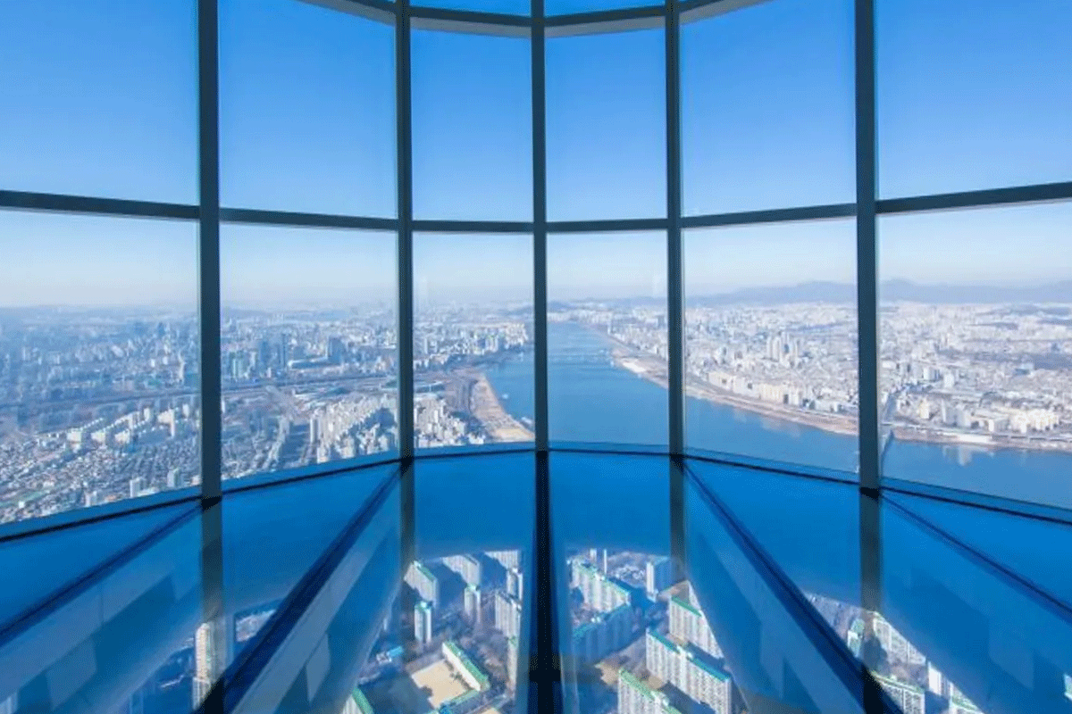 khu sàn kính ở Lotte World Tower SEOUL SKY 롯데타워 서울 스카이 - Tổng hợp các trải nghiệm thú vị độc đáo chỉ có ở Jamsil bạn không nên bỏ lỡ
