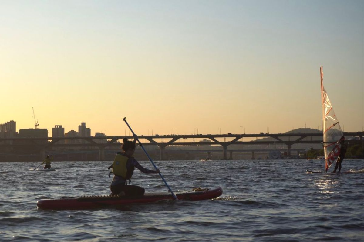 Trải nghiệm chèo thuyền Kayak trên sông Hàn tại LUNARU