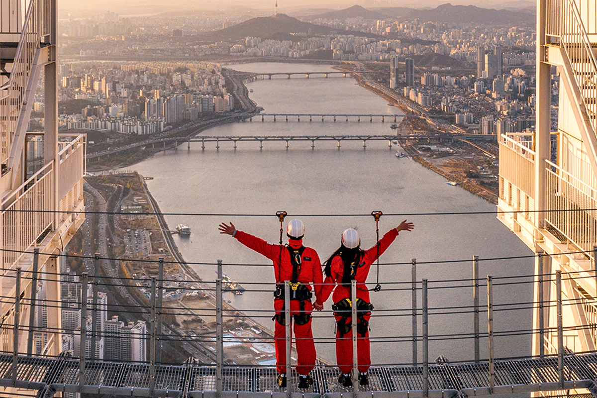chụp ảnh ở Lotte Tower Sky Bridge 롯데타워 스카이브릿지 - Tổng hợp các trải nghiệm thú vị độc đáo chỉ có ở Jamsil bạn không nên bỏ lỡ