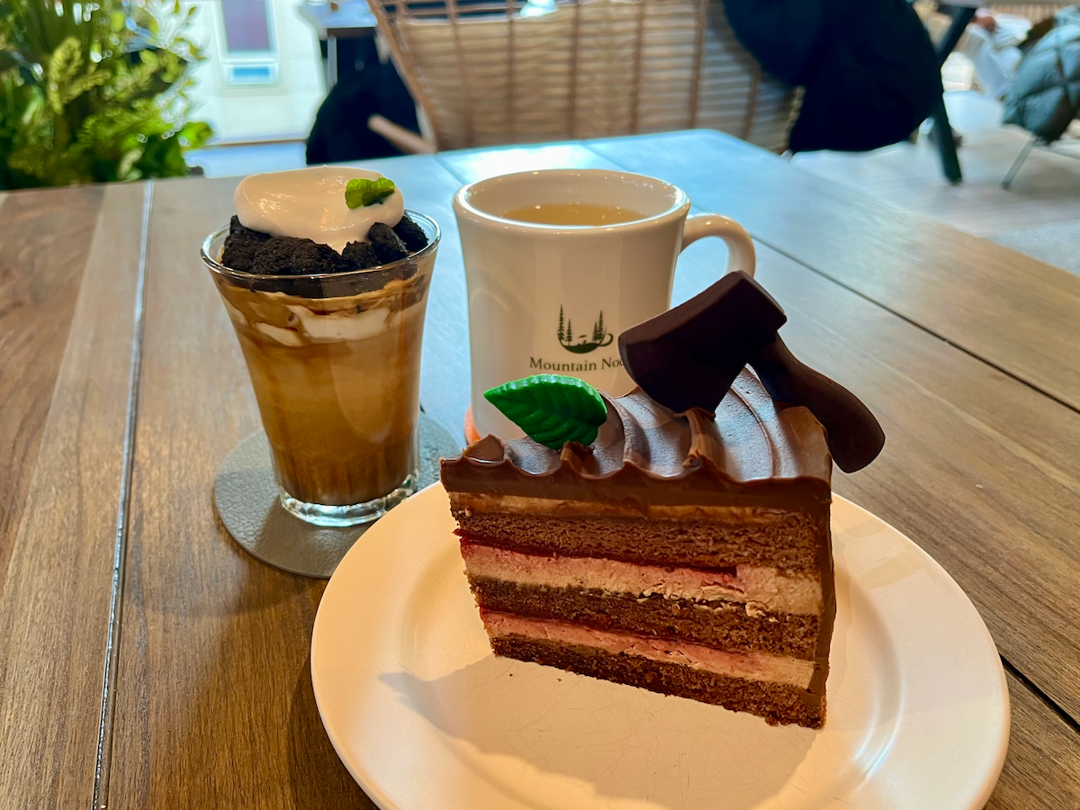 Nook, Songnidamgil e tè Yuzu serviti al caffè Mountain Nook a Seoul