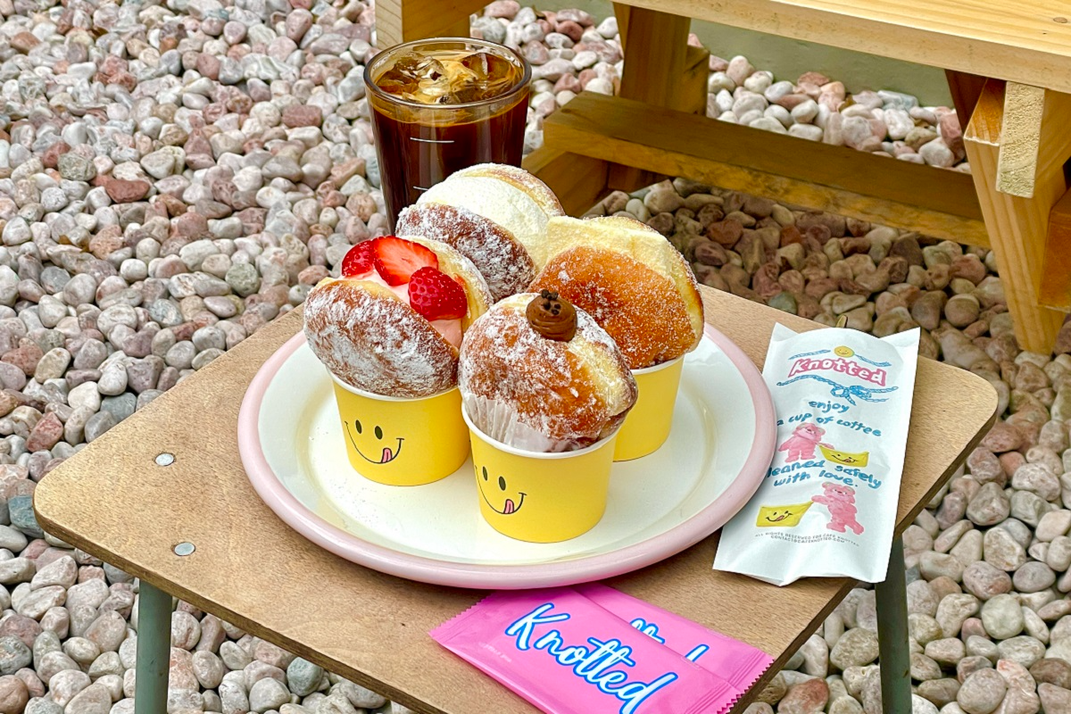bánh donut tại Cafe Knotted Anguk, Hàn Quốc