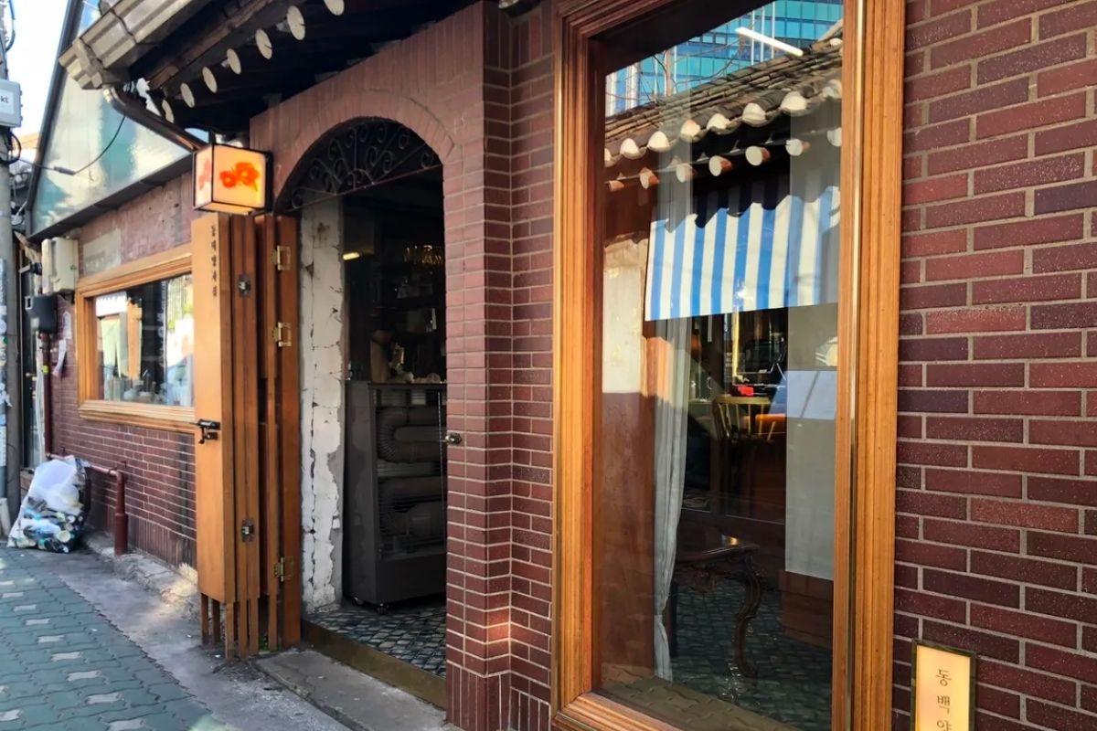 Dongbaek Bakery 동백양과점 cafe đẹp ở ikseondong