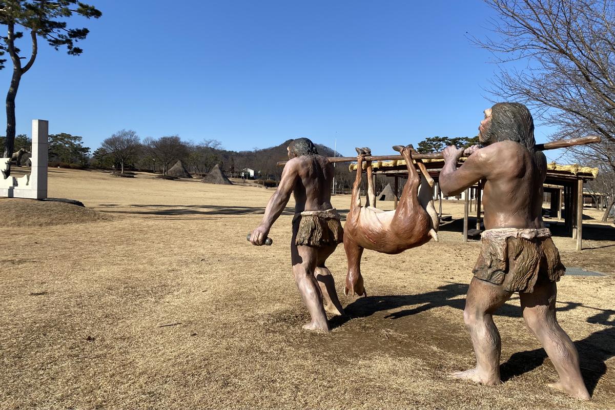 Yeoncheon Tour: Jeongok-ri Prehistoric Site - Paleolithic men carrying a deer