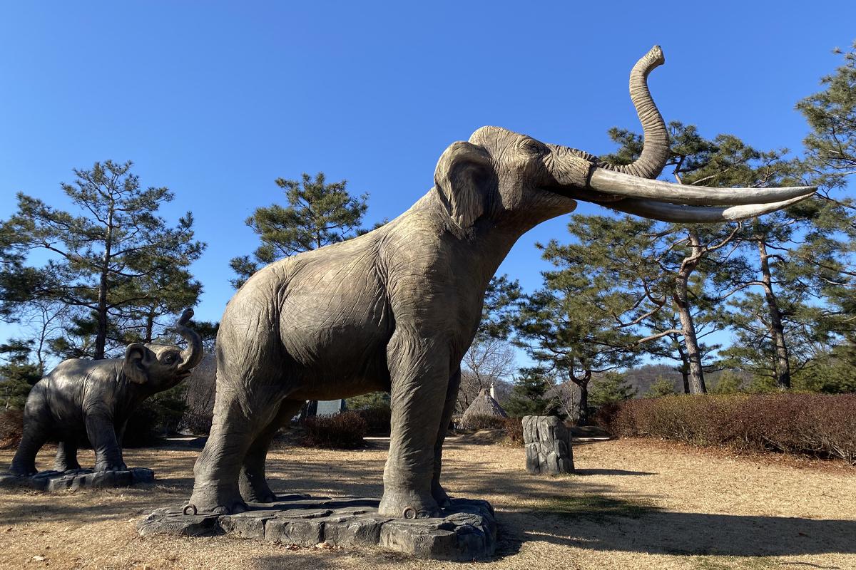 Yeoncheon Tour: Jeongok-ri Prehistoric Site - mammoth statue