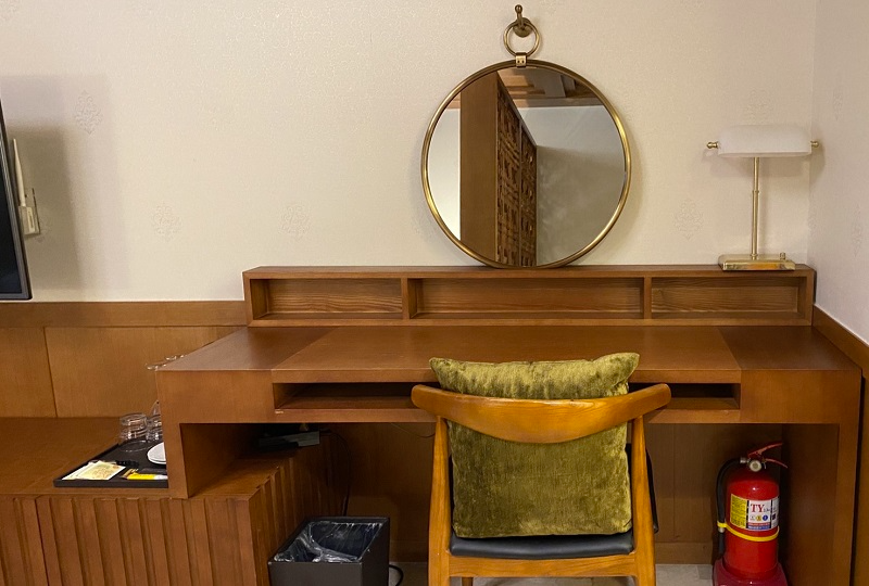 bàn trang điểm kiêm bàn làm việc ở Bonum 1957 Hanok Stay and Hotel Bukchon, Hàn Quốc