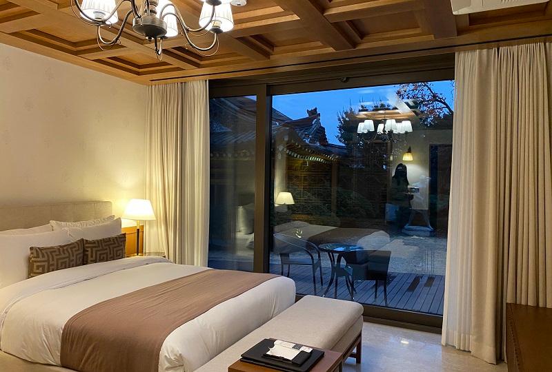 giường ngủ ở Bonum 1957 Hanok Stay and Hotel Bukchon, Hàn Quốc