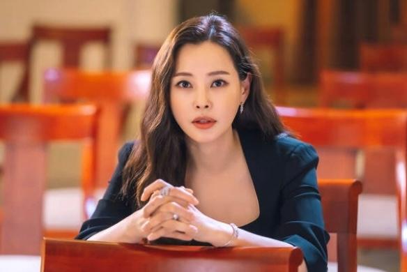 イ·ハニ、即断即決の熱愛→結婚…「夫は平凡な会社員」