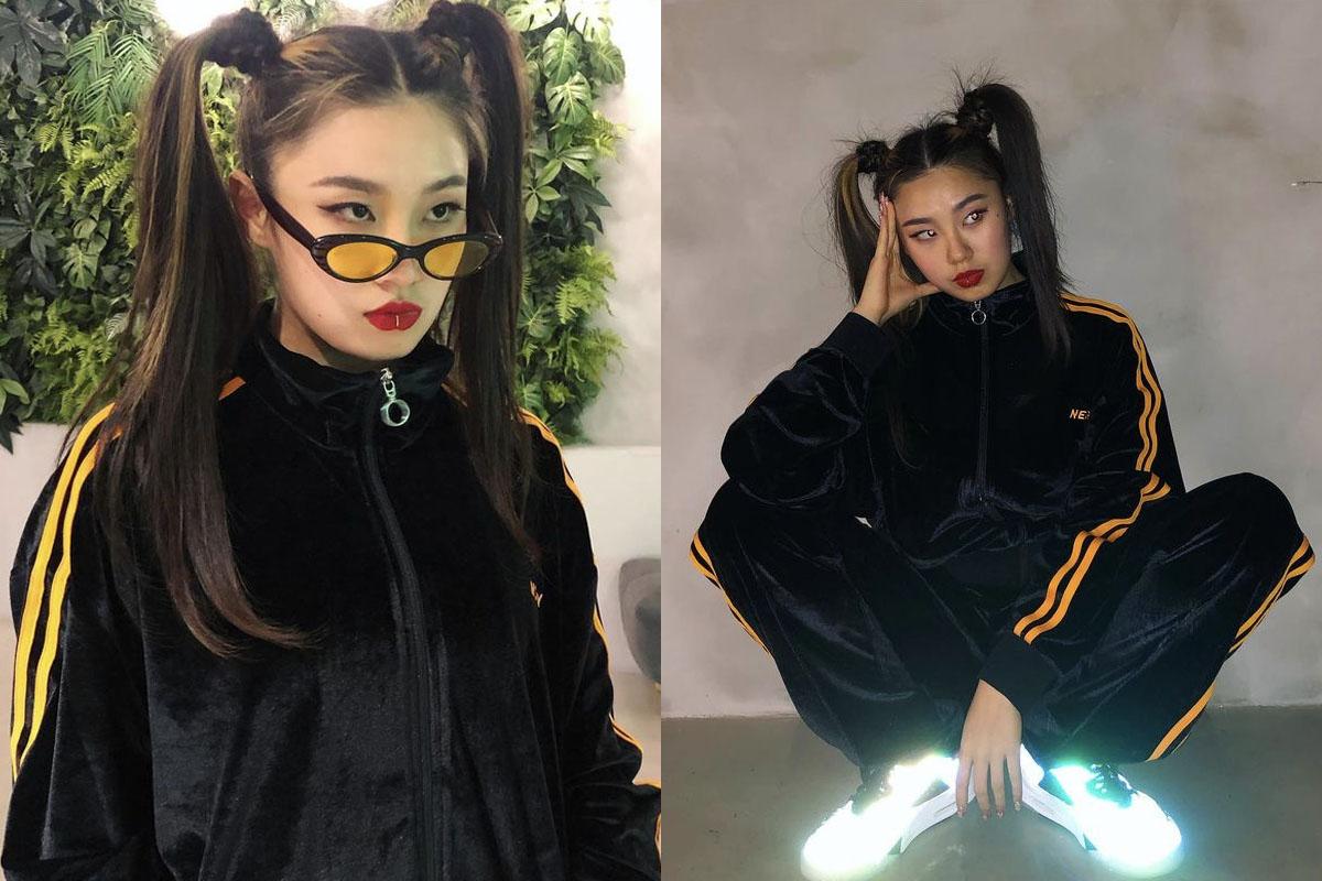 LEEJUNG以獨特的雙馬尾和紅色唇彩強調她的吸引力和個人風格，展現青春的時尚面貌。