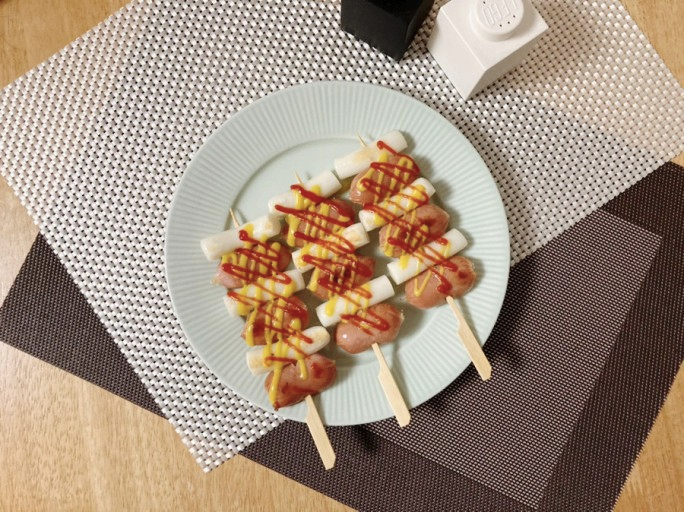 韓國必吃的年糕小吃，在休息站內能找到香辣的辣炒年糕與香酥的年糕串。