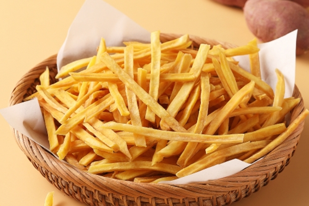 在韓國的休息站中可以找到的古早味地瓜條，一種受到大人小孩喜愛的韓國小吃。