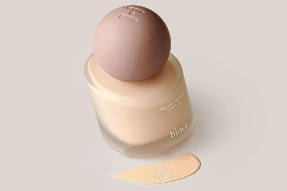 Hince Second Skin Foundation SPF30 PA++ #21 IVORY,這款粉底液主打自然效果,適合打造日常妝容。