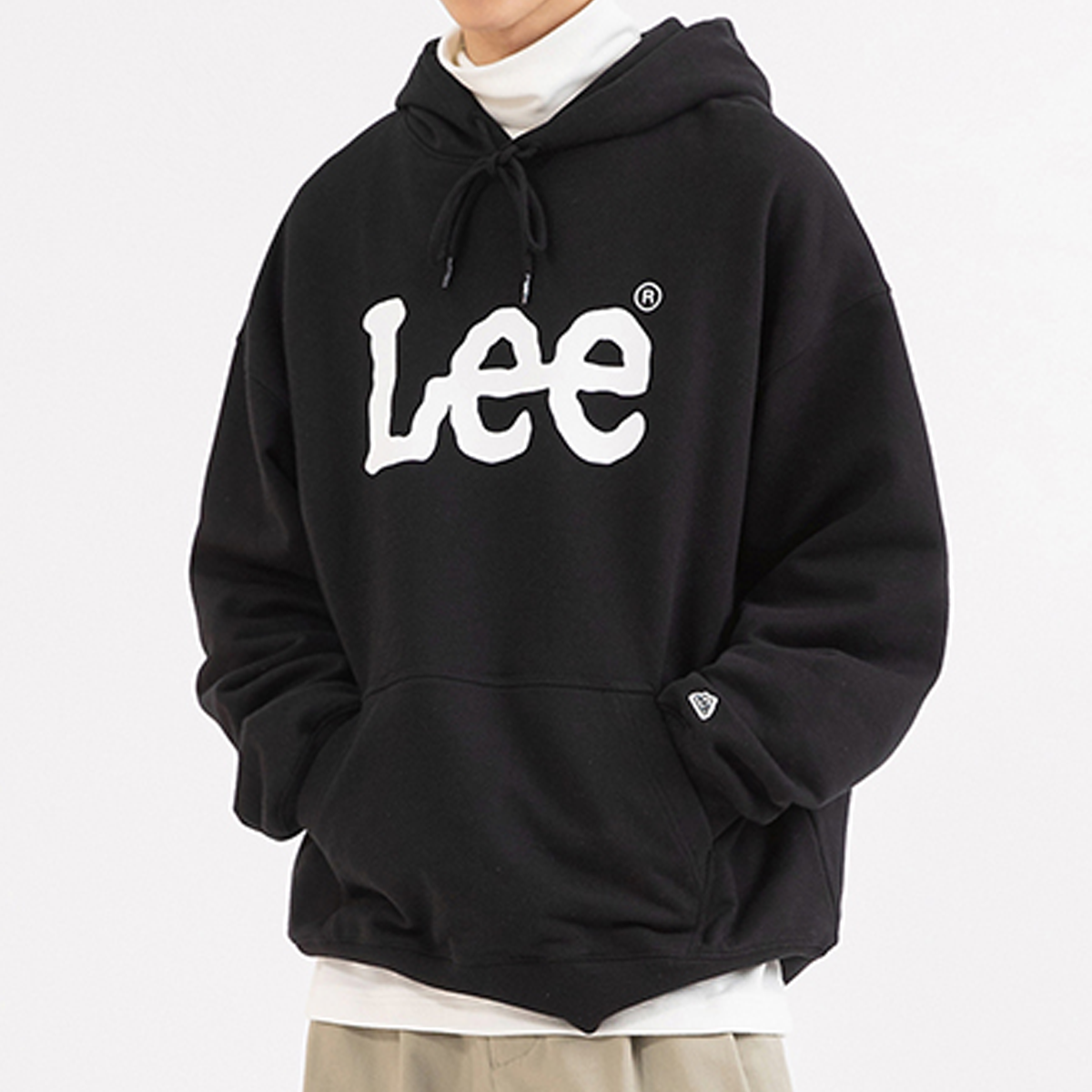 韓國Lee品牌黑色簡約logo衞衣，適合休閒時尚，搭配簡單卻不失風格的經典單品。