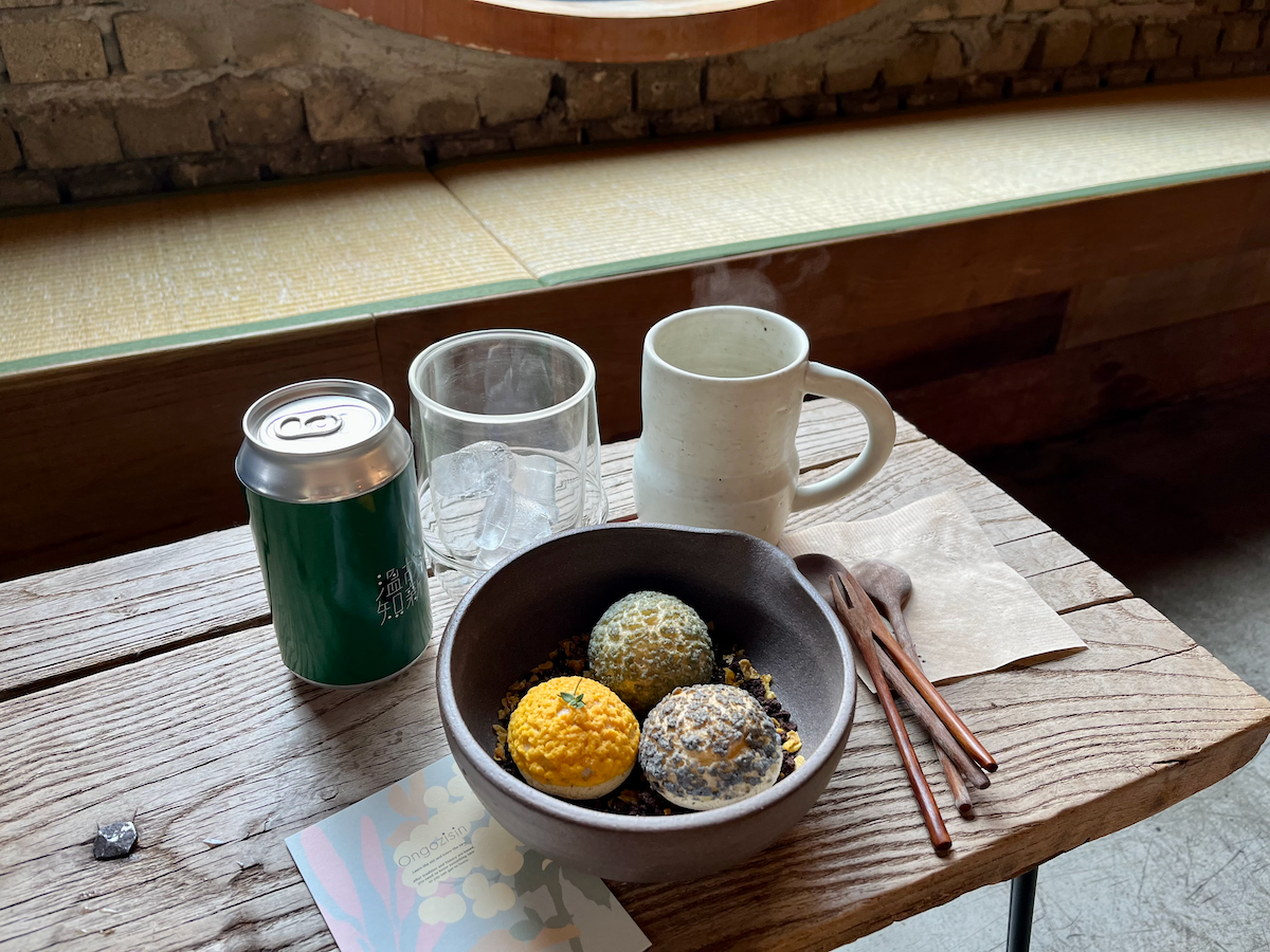 韓国、韓国旅行、韓国観光、ソウル、ソウル旅行、韓国カフェ、ソウルカフェ、ソウルカフェ巡り、コーヒーを焚く女、ティラミス、韓国デザート、デザートカフェ、韓国伝統、テラス、ソウル大、ソウル大入口駅、シャロスキル、温故知新、午後の果実、スフレパンケーキ