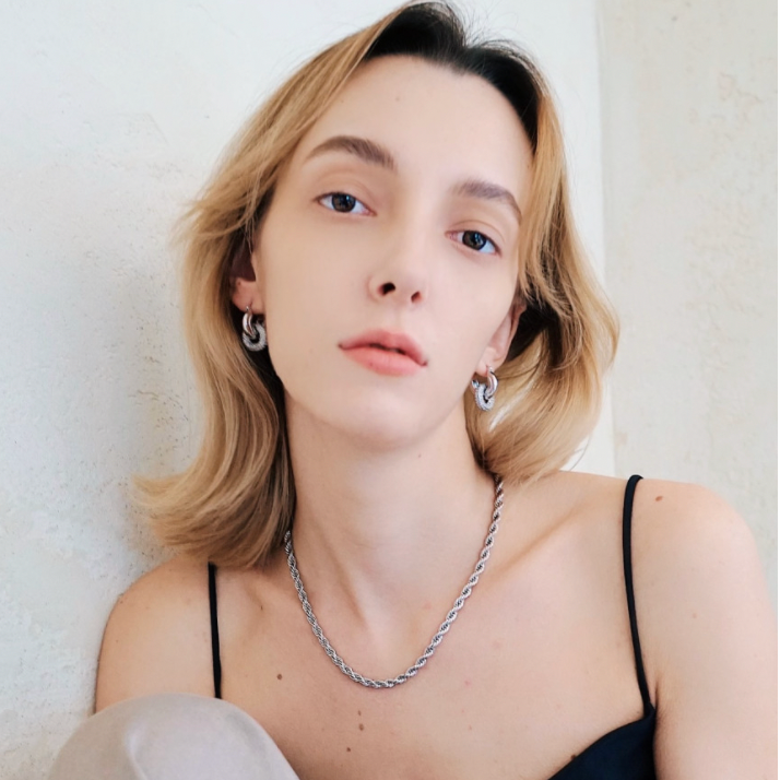 韓国アクセサリーブランドJustLoverRのベラダブルキュービックイアリング