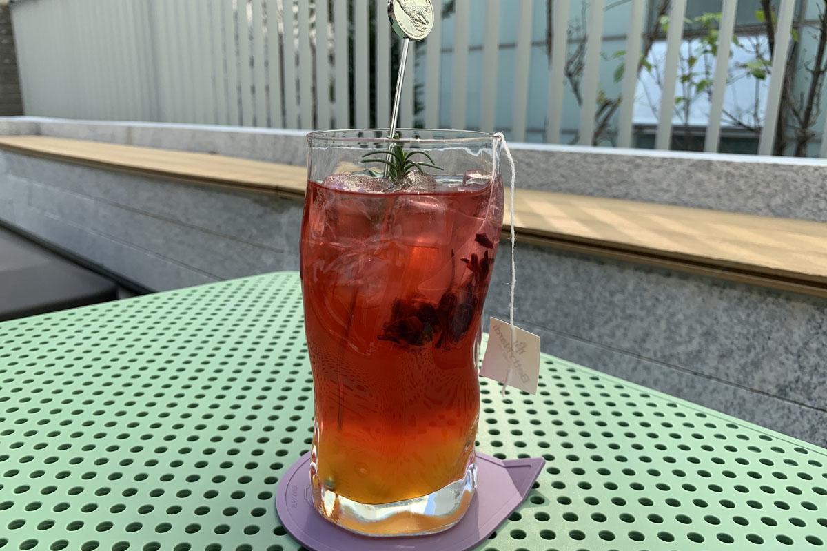 Aurora码放整齐的烘焙糕点，种类丰富的小零食展示。