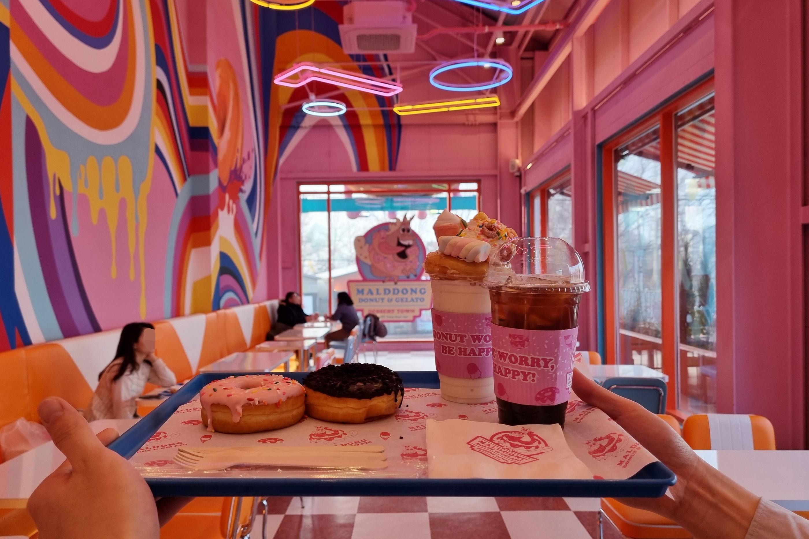 bánh donut và đồ uống ở MalDdong Donut: Quán bánh donut mới mở đang rất hot ở Paju