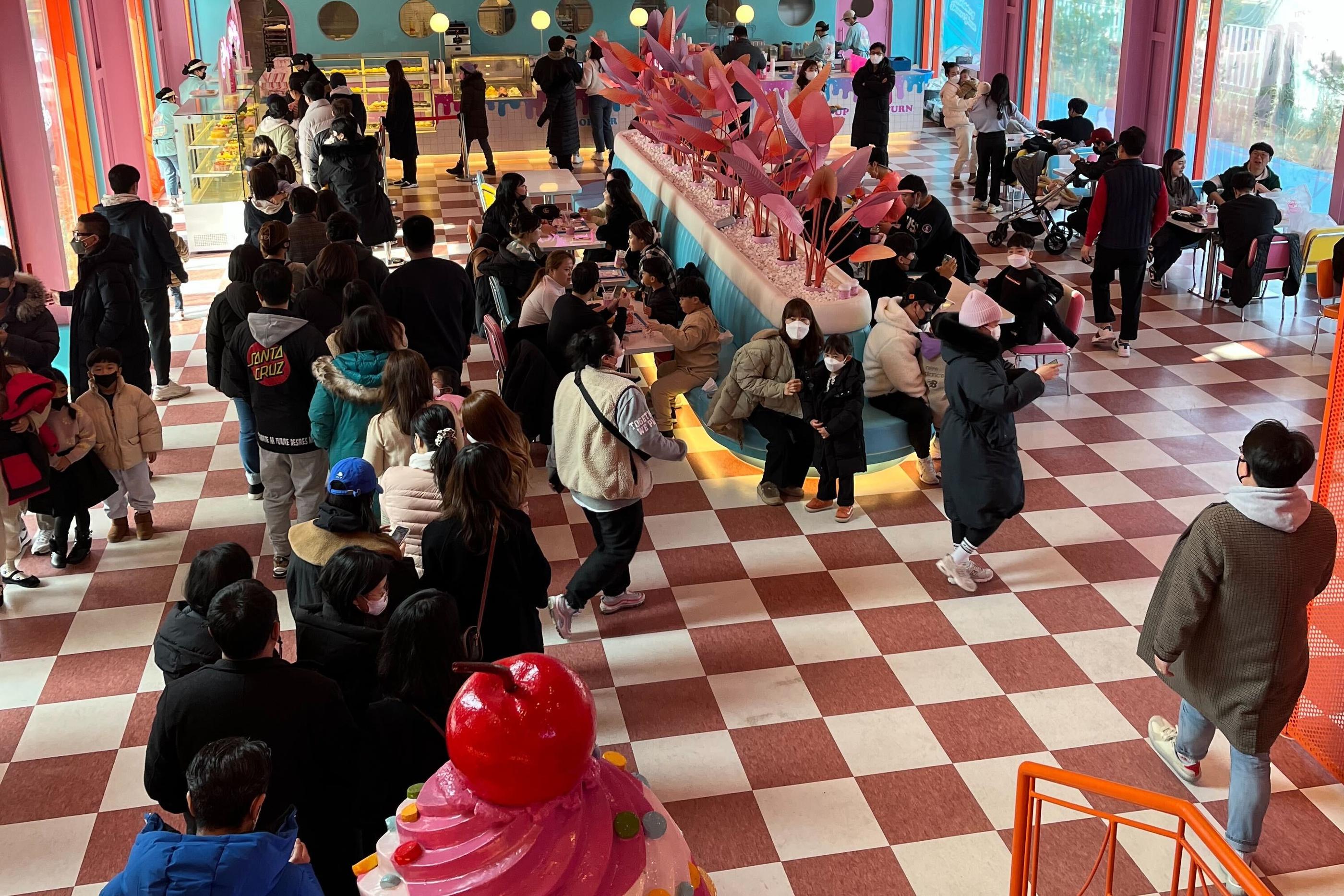 khách đông nghịt ở MalDdong Donut: Quán bánh donut mới mở đang rất hot ở Paju