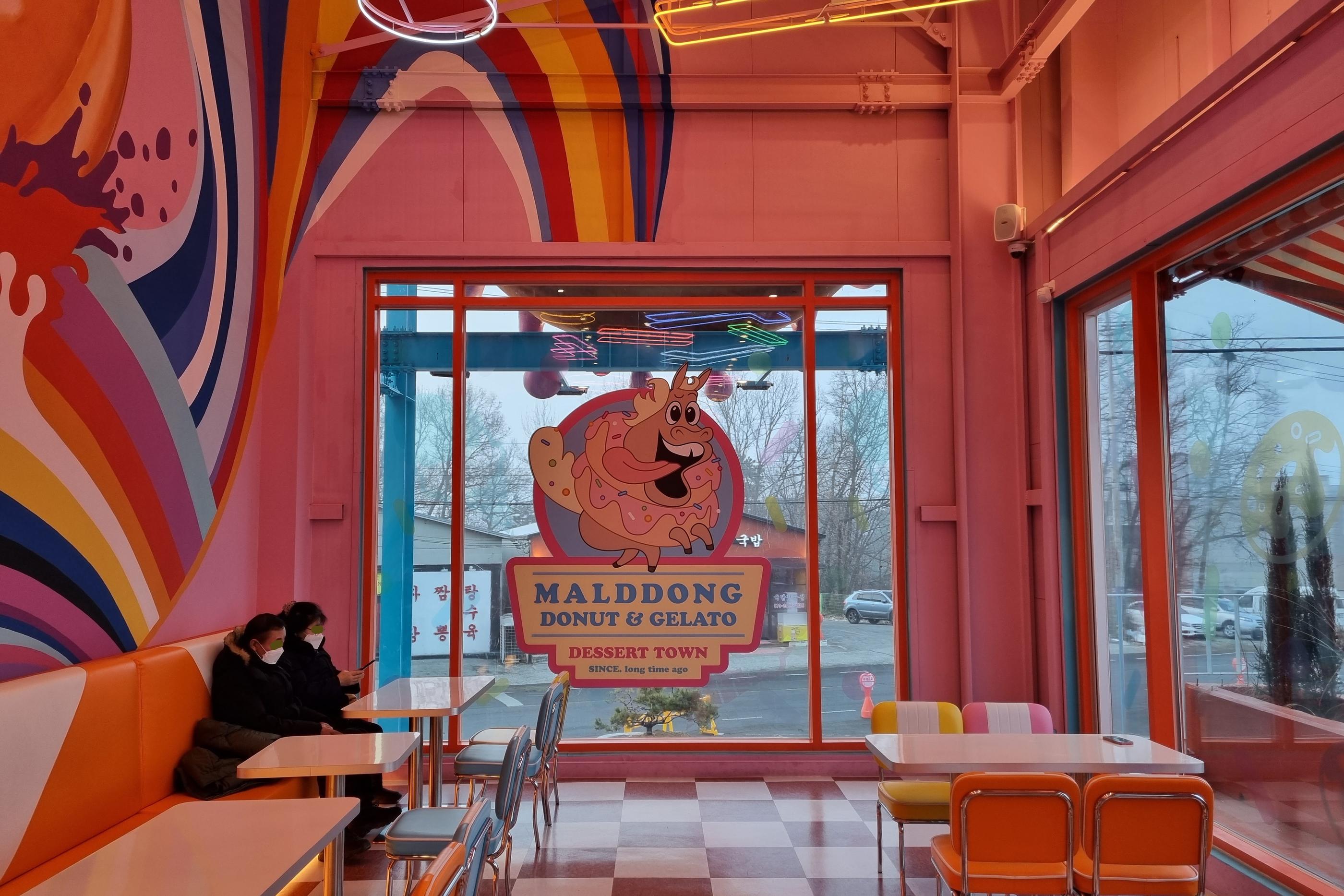 bên trong MalDdong Donut: Quán bánh donut mới mở đang rất hot ở Paju