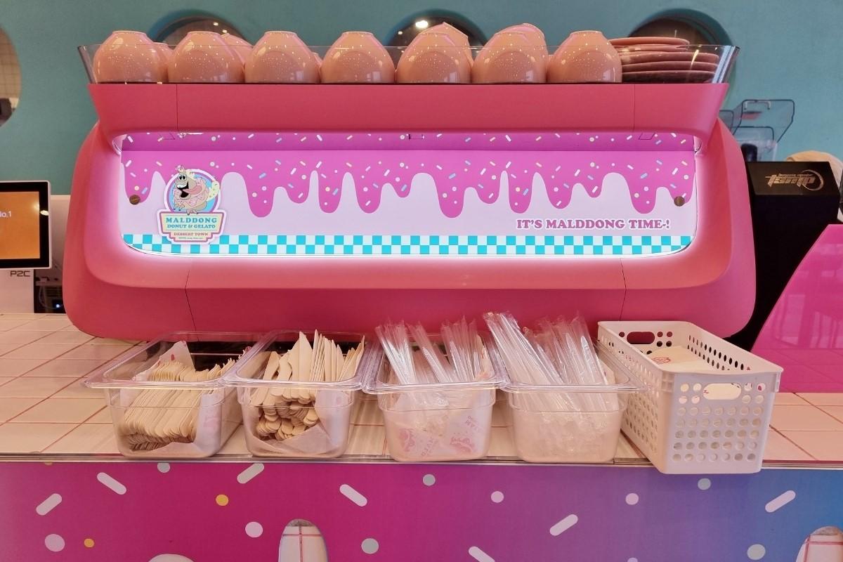dao và dĩa ở MalDdong Donut: Quán bánh donut mới mở đang rất hot ở Paju