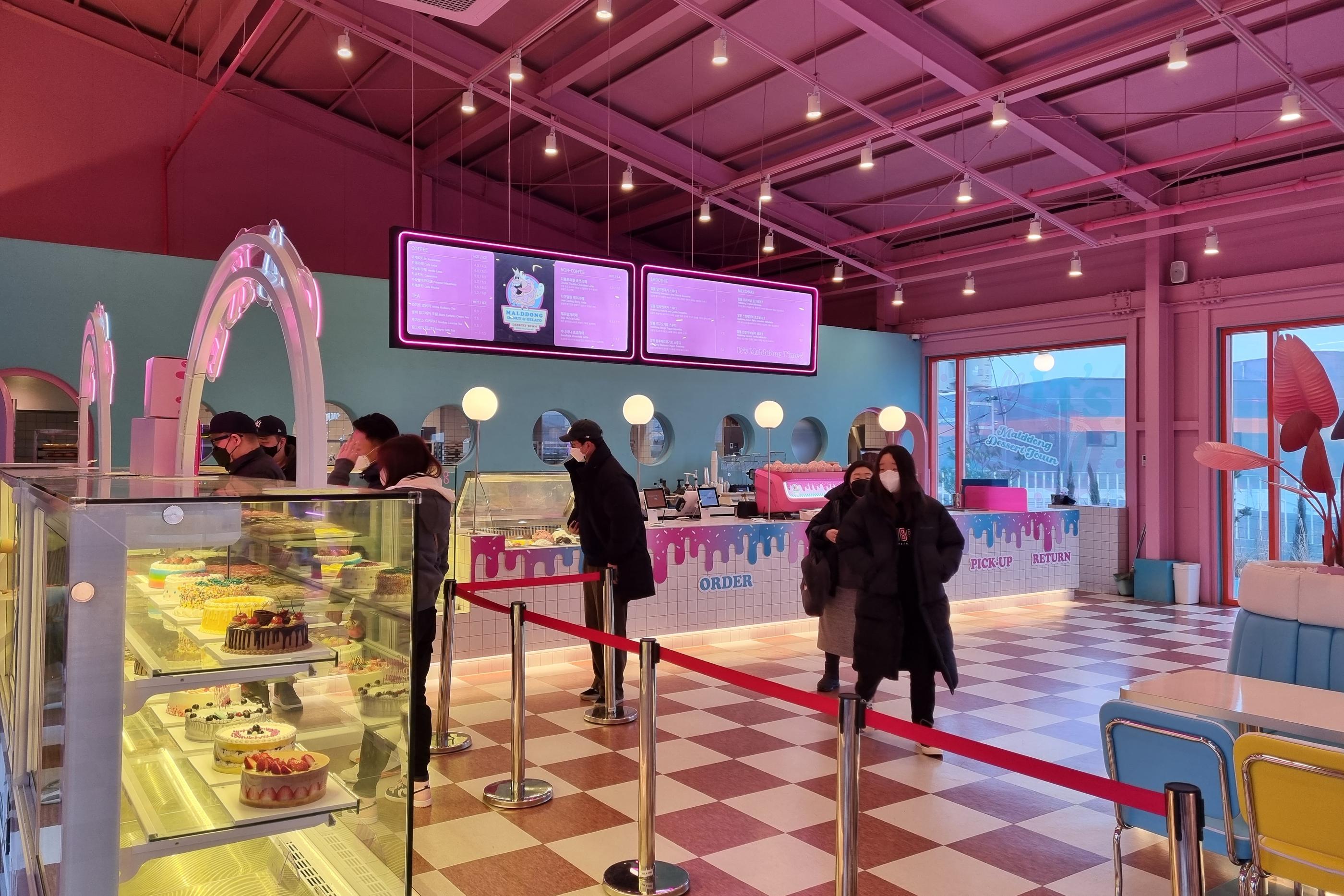 quầy thanh toán ở MalDdong Donut: Quán bánh donut mới mở đang rất hot ở Paju