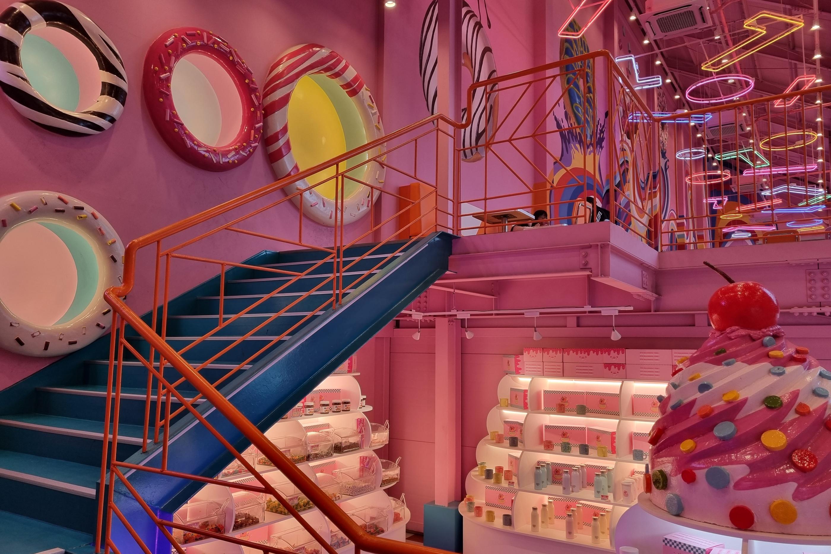 cầu thang trong MalDdong Donut: Quán bánh donut mới mở đang rất hot ở Paju